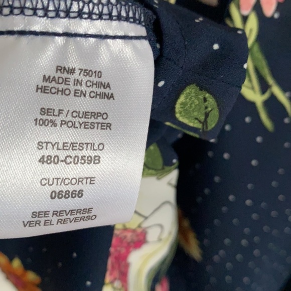 Crescent & Willough Floral flutter cap sleeve blouse, Size L - Picture 3 of 8